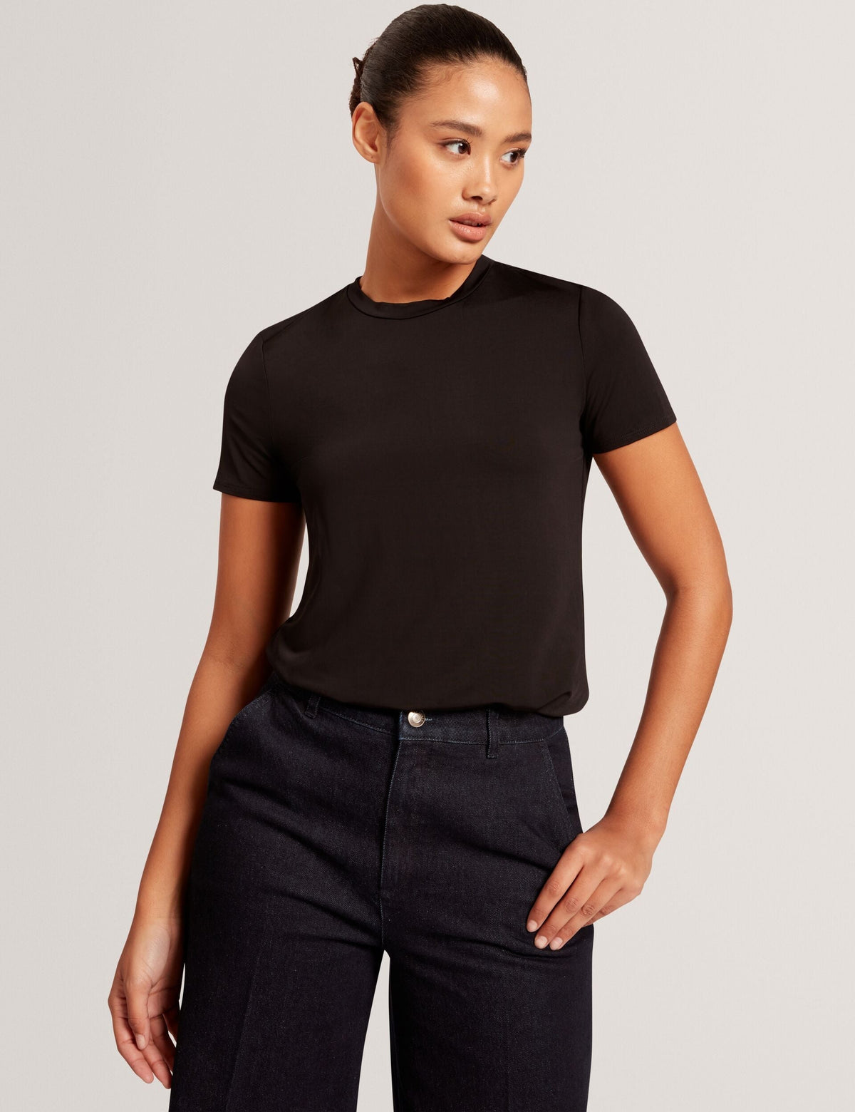 SOLID BLACK TSHIRT WITH SEAM DETAIL | RICH BLACK