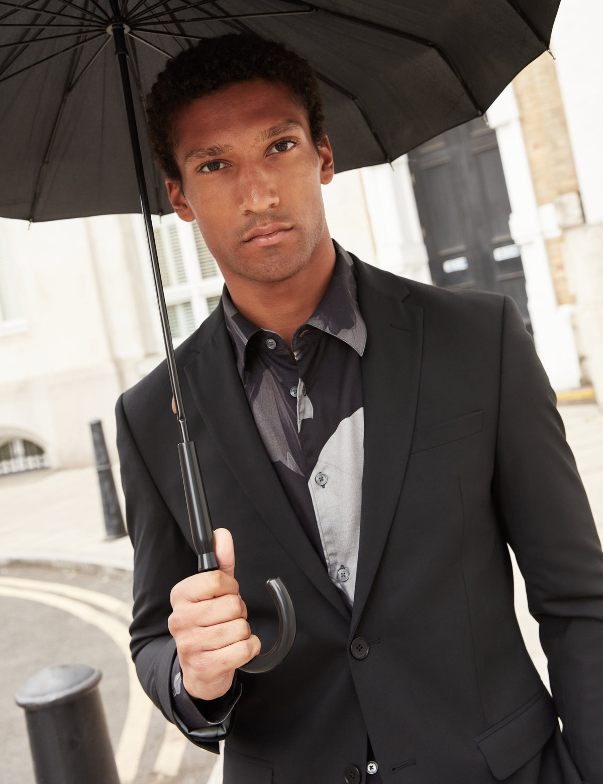 AMUND | BLACK