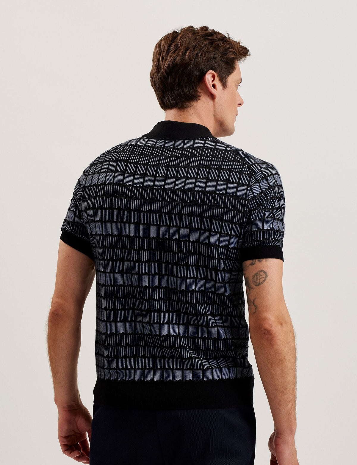 LEVERS | BLACK