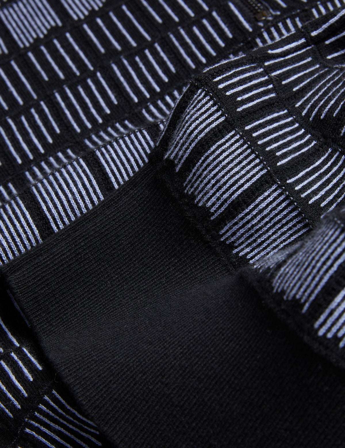 LEVERS | BLACK