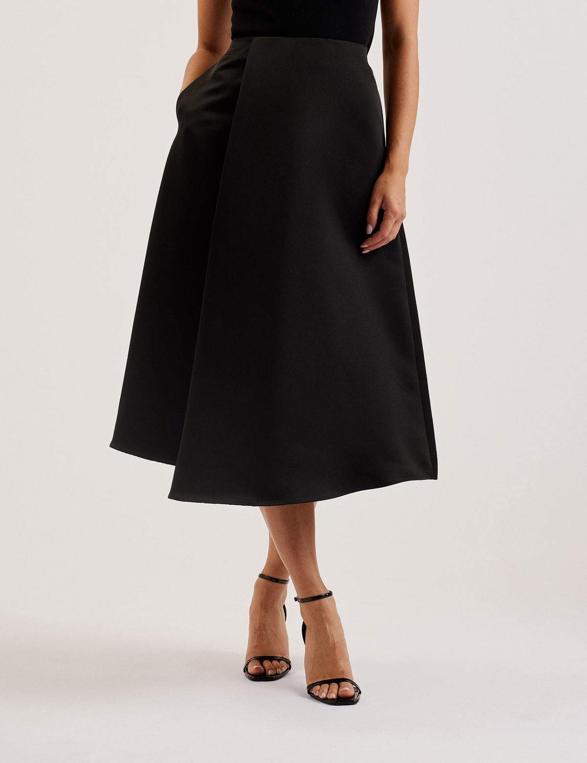 ERVA | BLACK