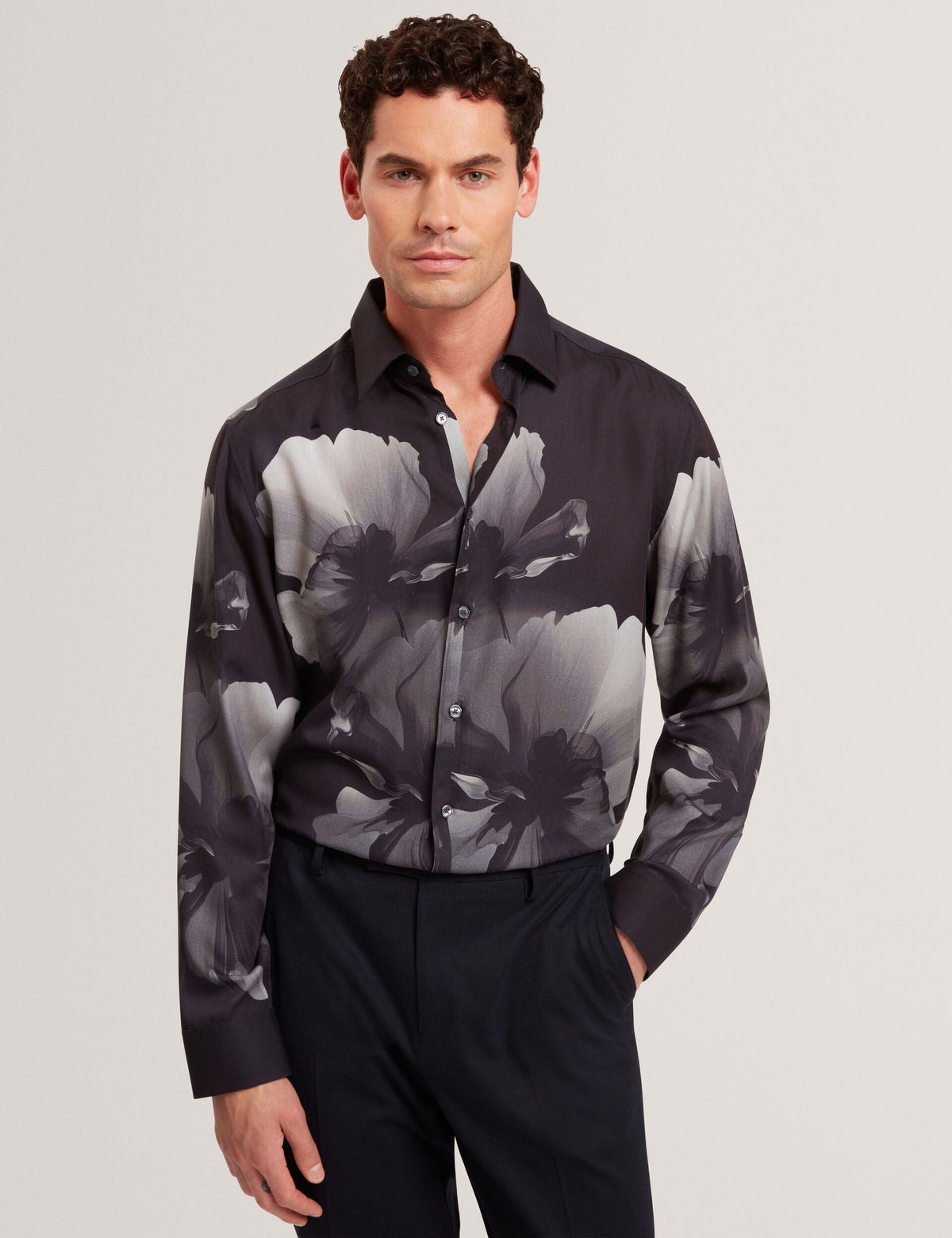 AMUND | BLACK