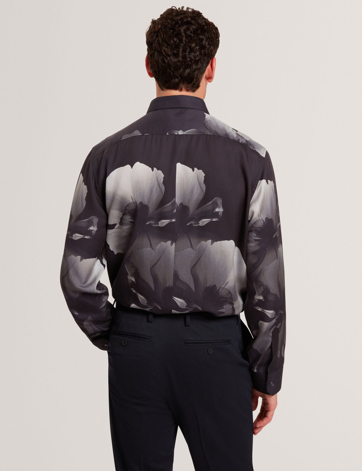 AMUND | BLACK