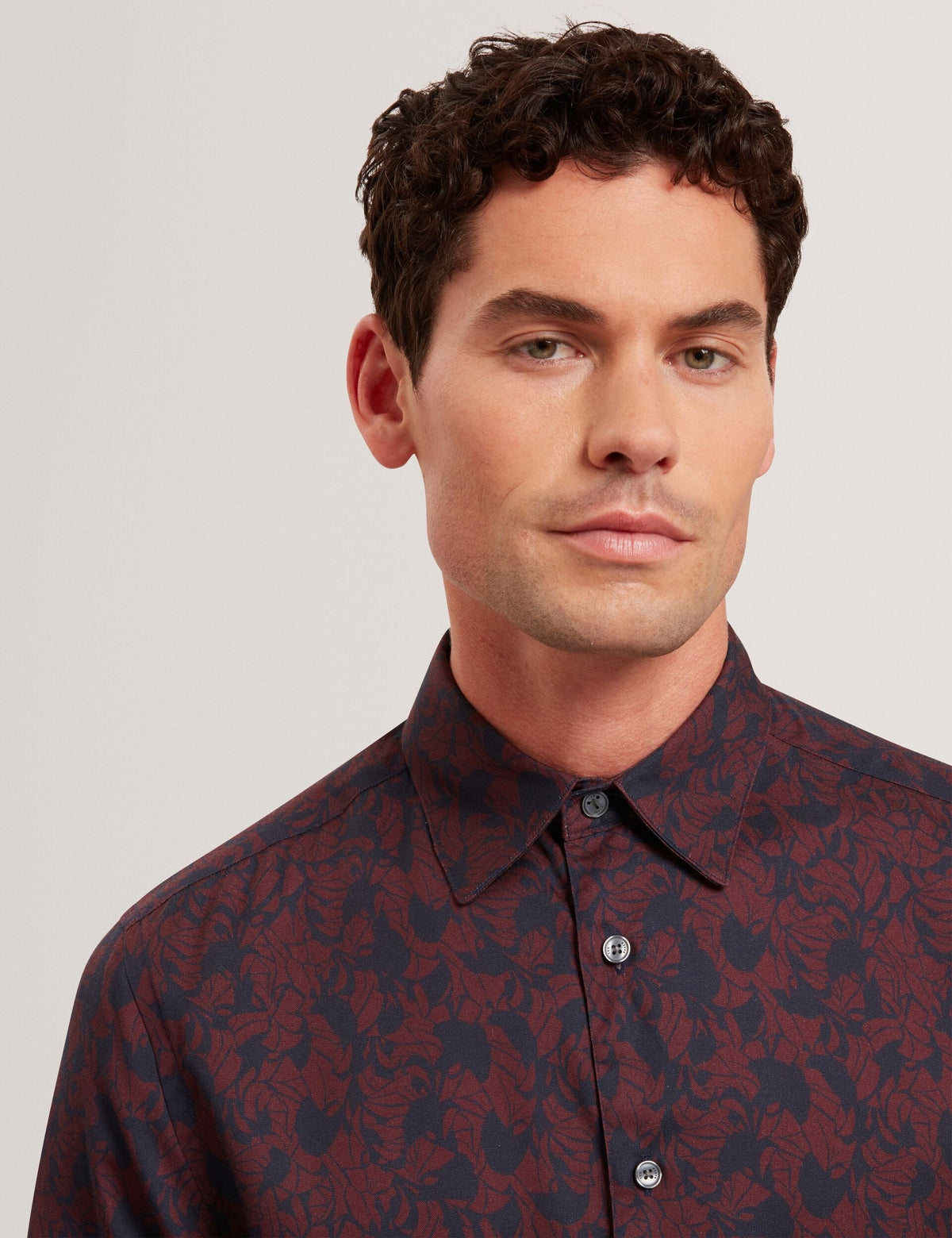 AKSELLE | MAROON