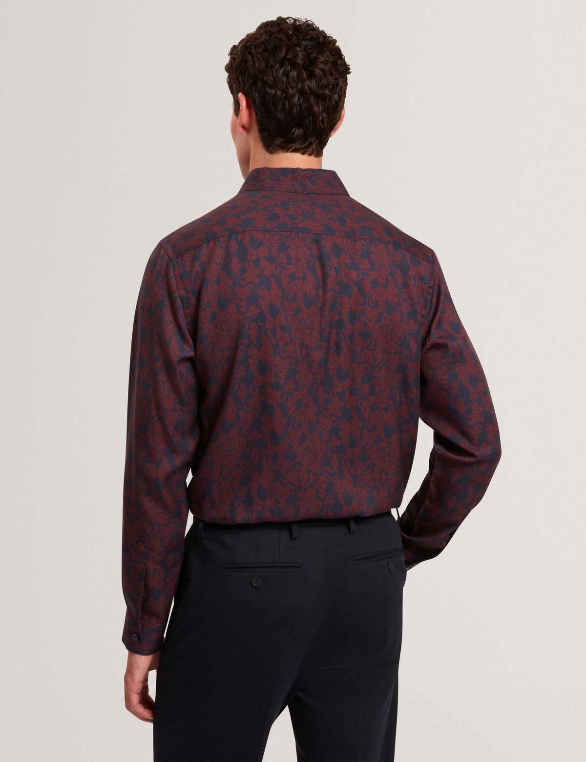 AKSELLE | MAROON
