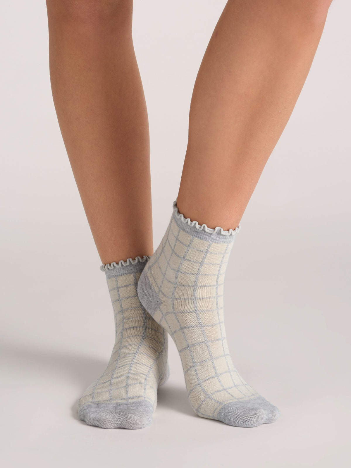 RUFFLE ANKLET | MID-GREY