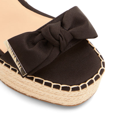GIA | BLACK